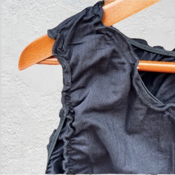 a.n.a. A New Approach BLACK Sleeveless Flyaway Back Top 
Size Large - Picture 5 of 9